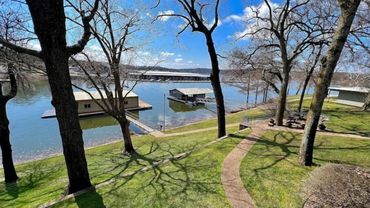 Photo of Outdoor in Cleora
