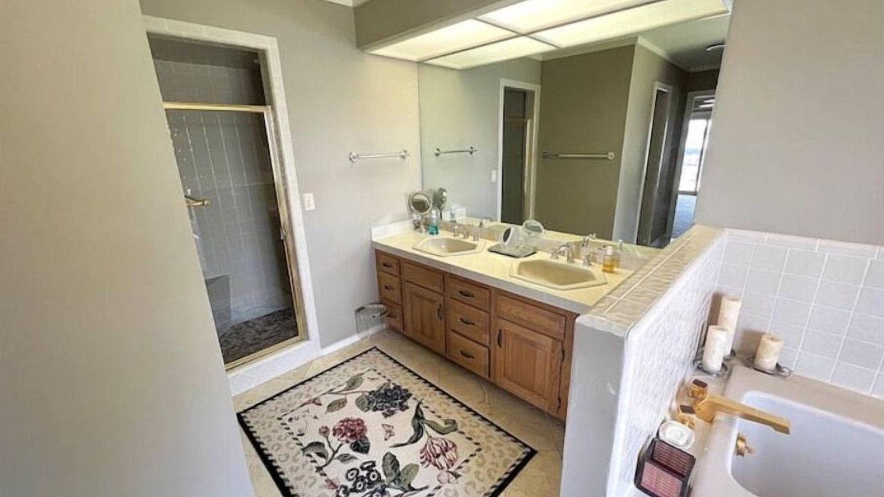 Photo of Bathroom in Cleora