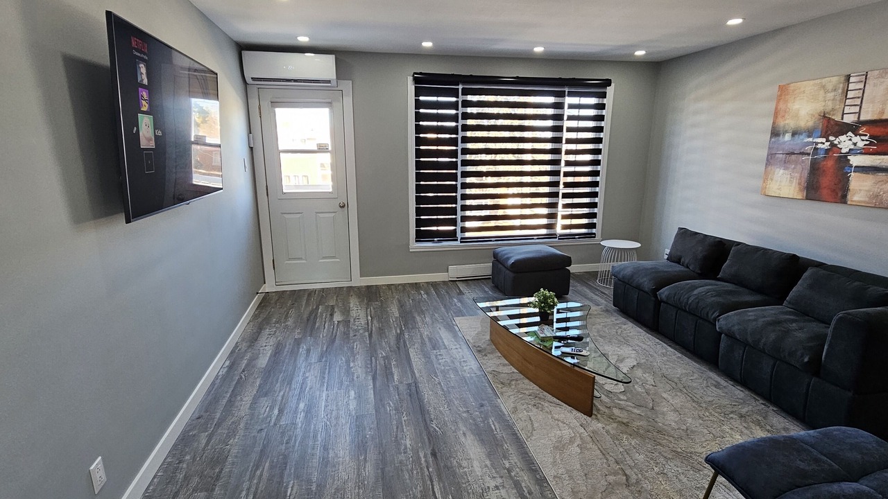 Photo of Livingroom in Longueuil
