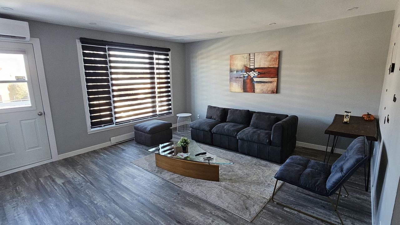 Photo of Livingroom in Longueuil