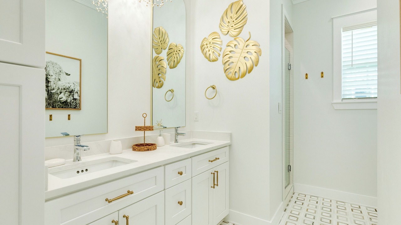 Photo of Bathroom in Jamaica Beach