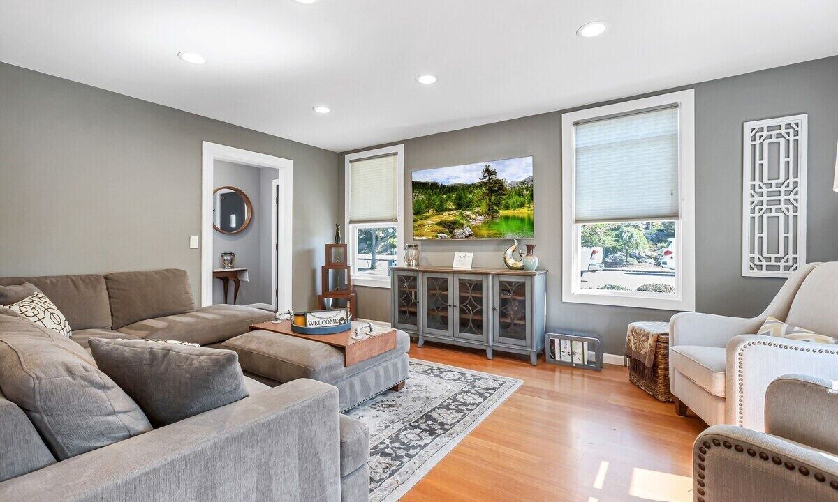Photo of Livingroom in Mid-Beacon Hill
