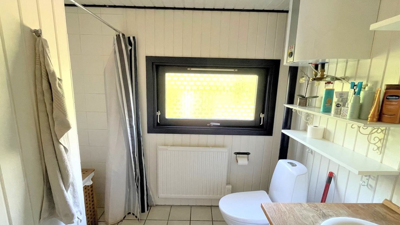 Photo of Bathroom in Follenslev