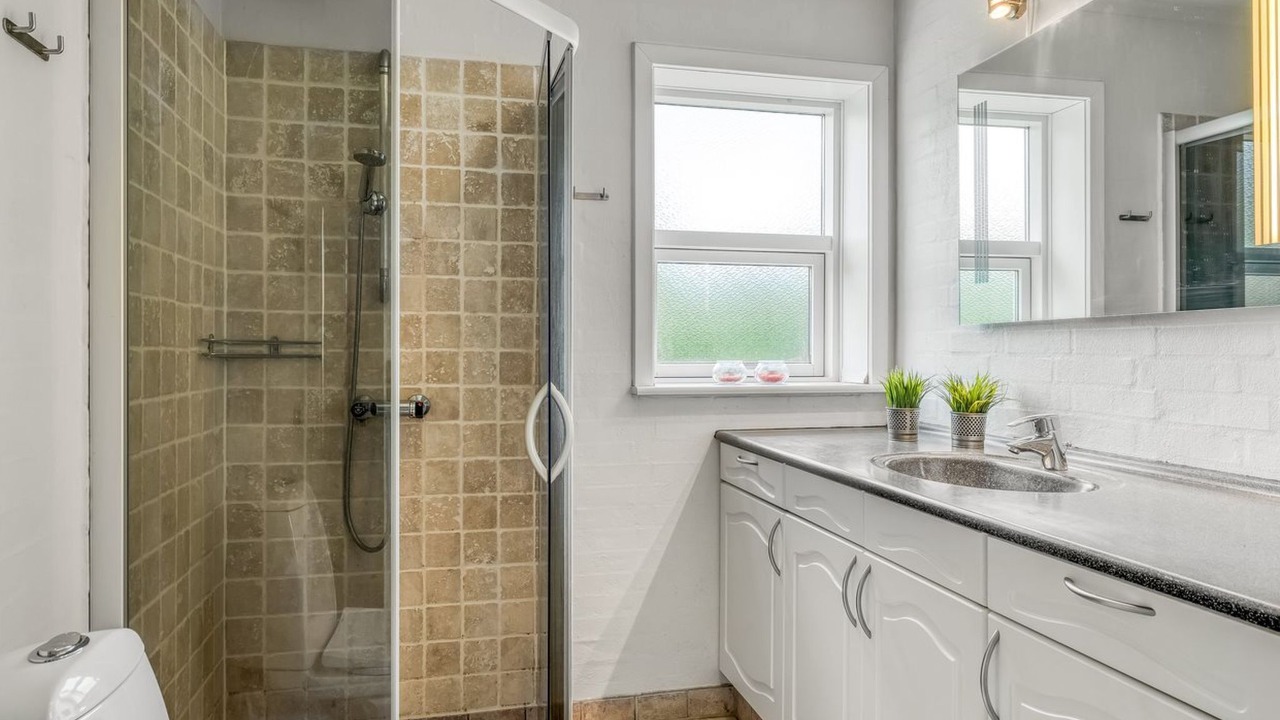 Photo of Bathroom in Hou