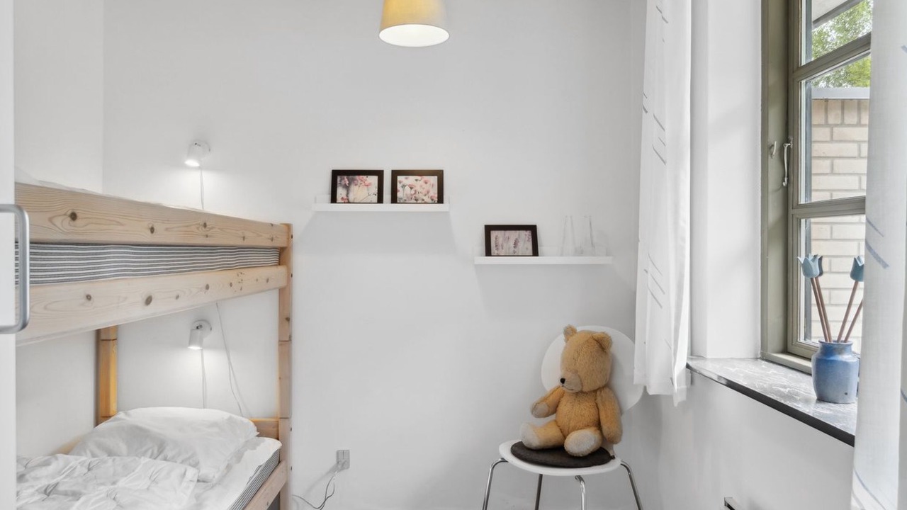 Photo of Others in Hou