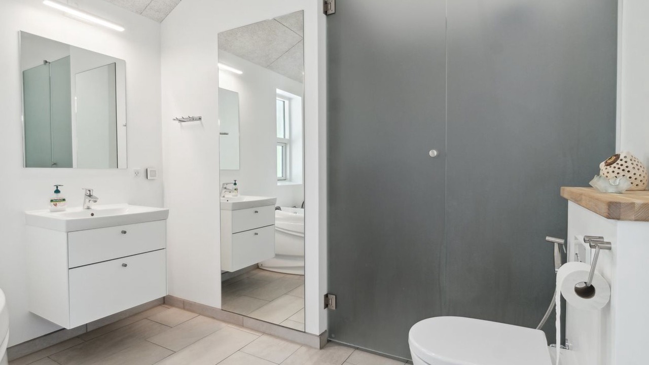 Photo of Bathroom in Hou