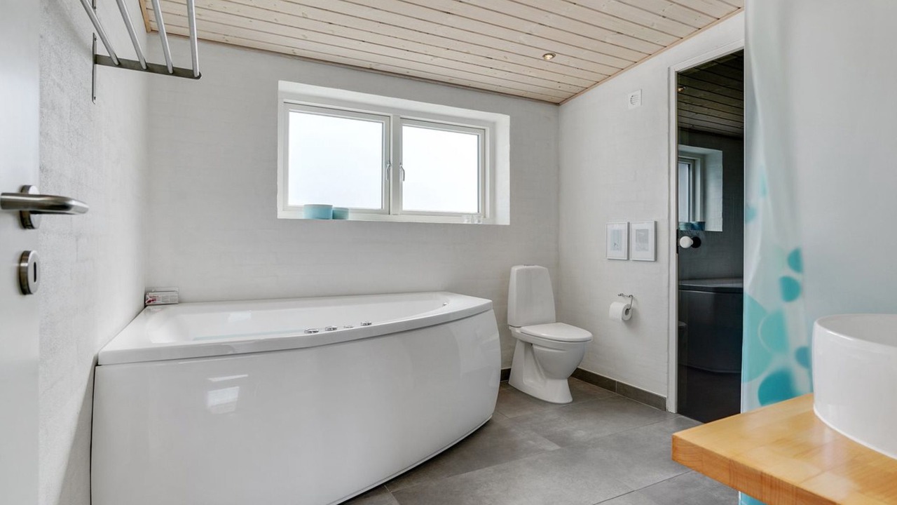 Photo of Bathroom in Houvig Strand