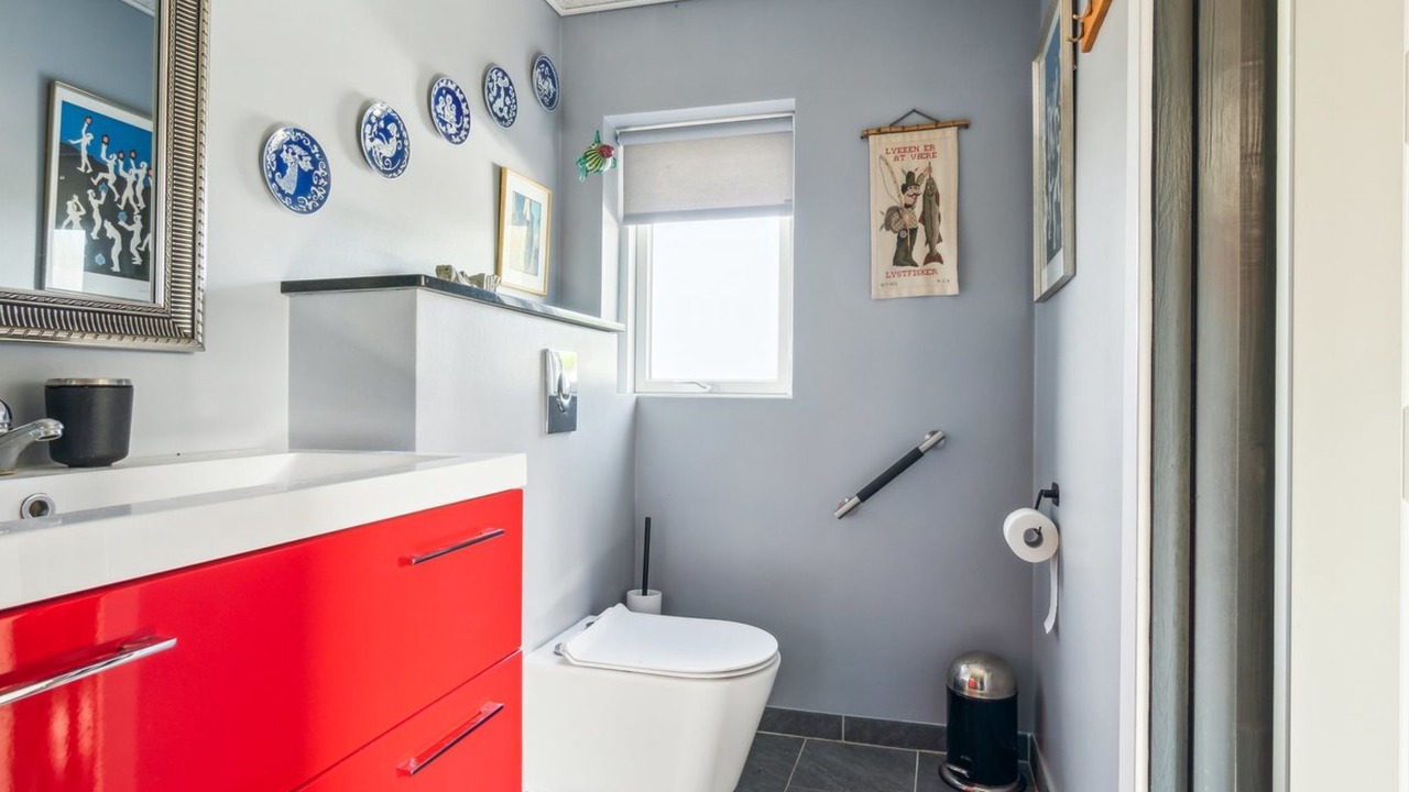 Photo of Bathroom in Fur