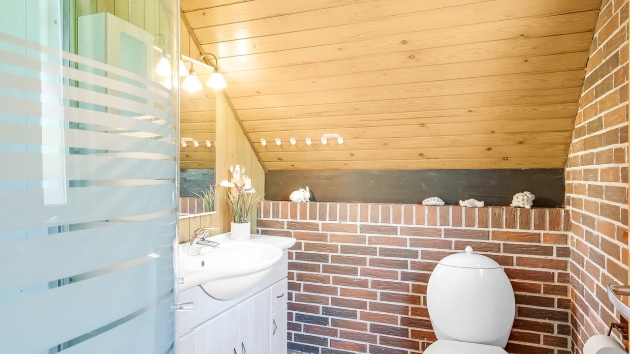 Photo of Bathroom in Fur