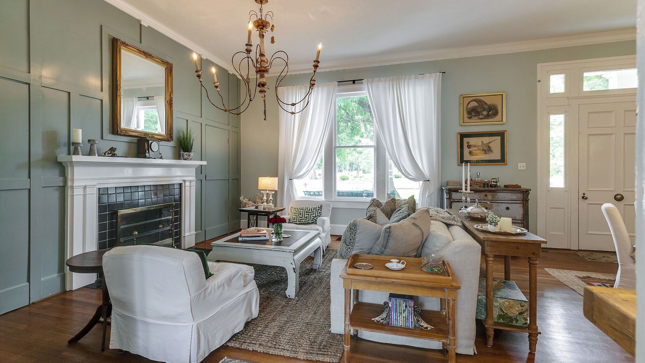 Photo of Livingroom in Mount Pleasant