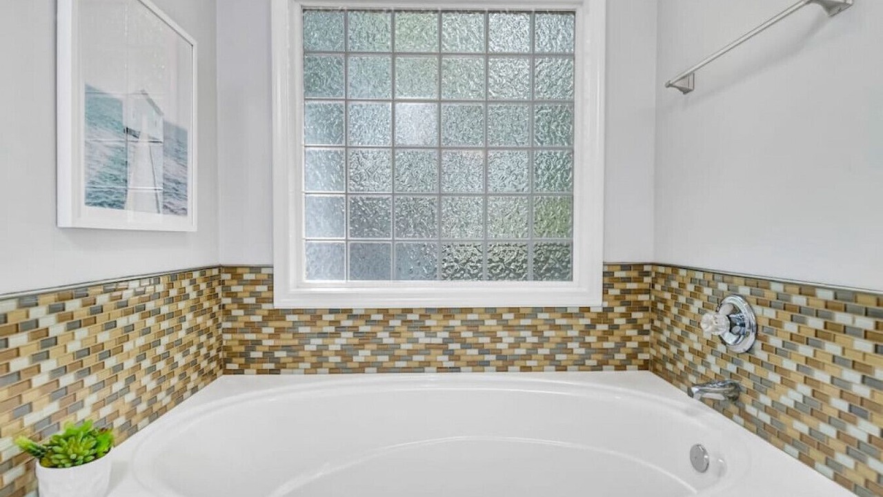 Photo of Bathroom in Huntcliff
