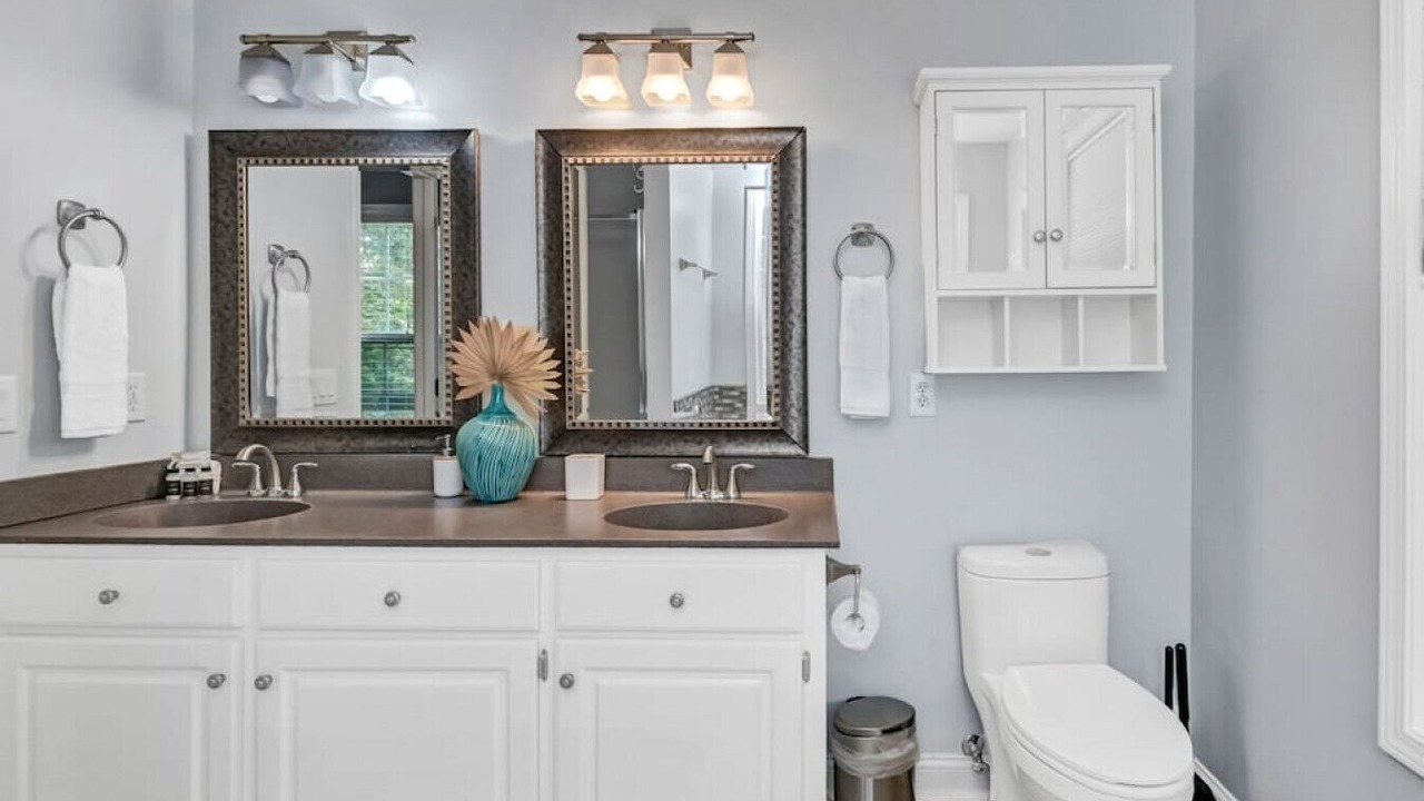 Photo of Bathroom in Huntcliff