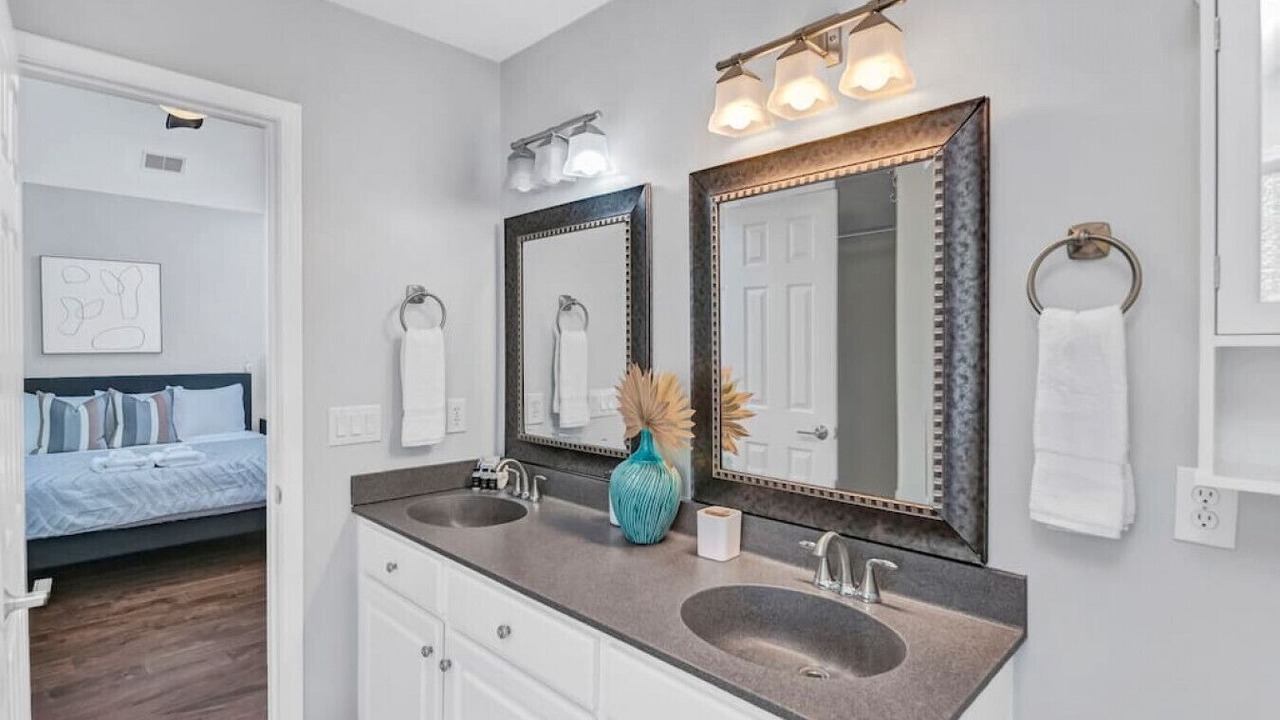 Photo of Bathroom in Huntcliff