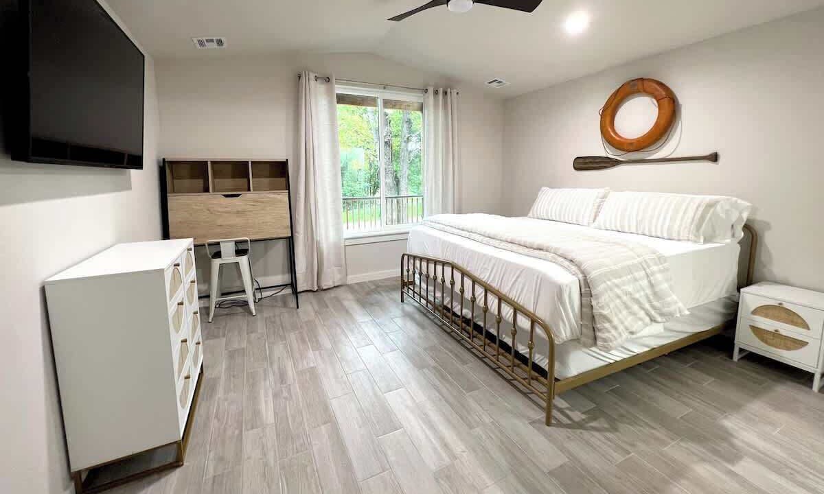Photo of Bedroom in Grove