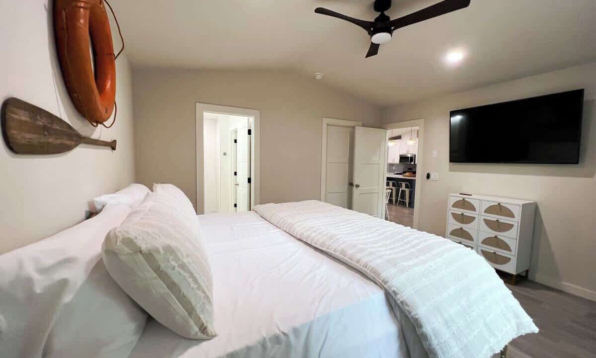 Photo of Bedroom in Grove