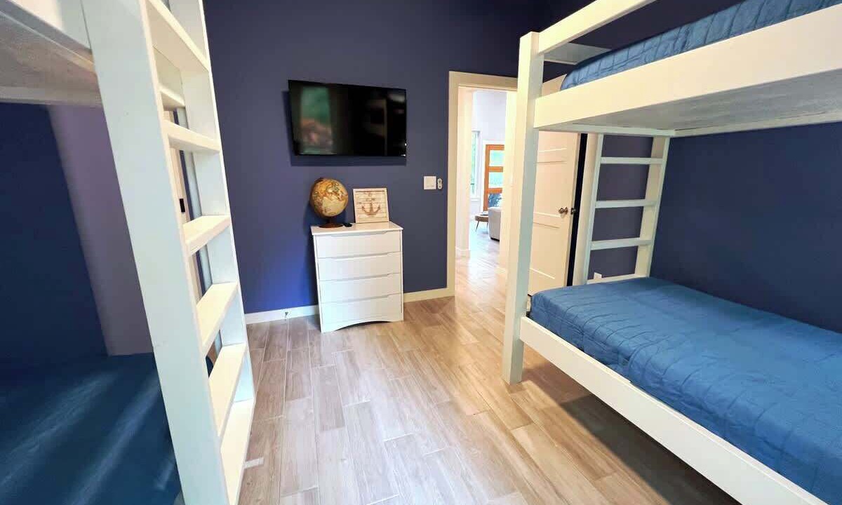 Photo of Bedroom in Grove