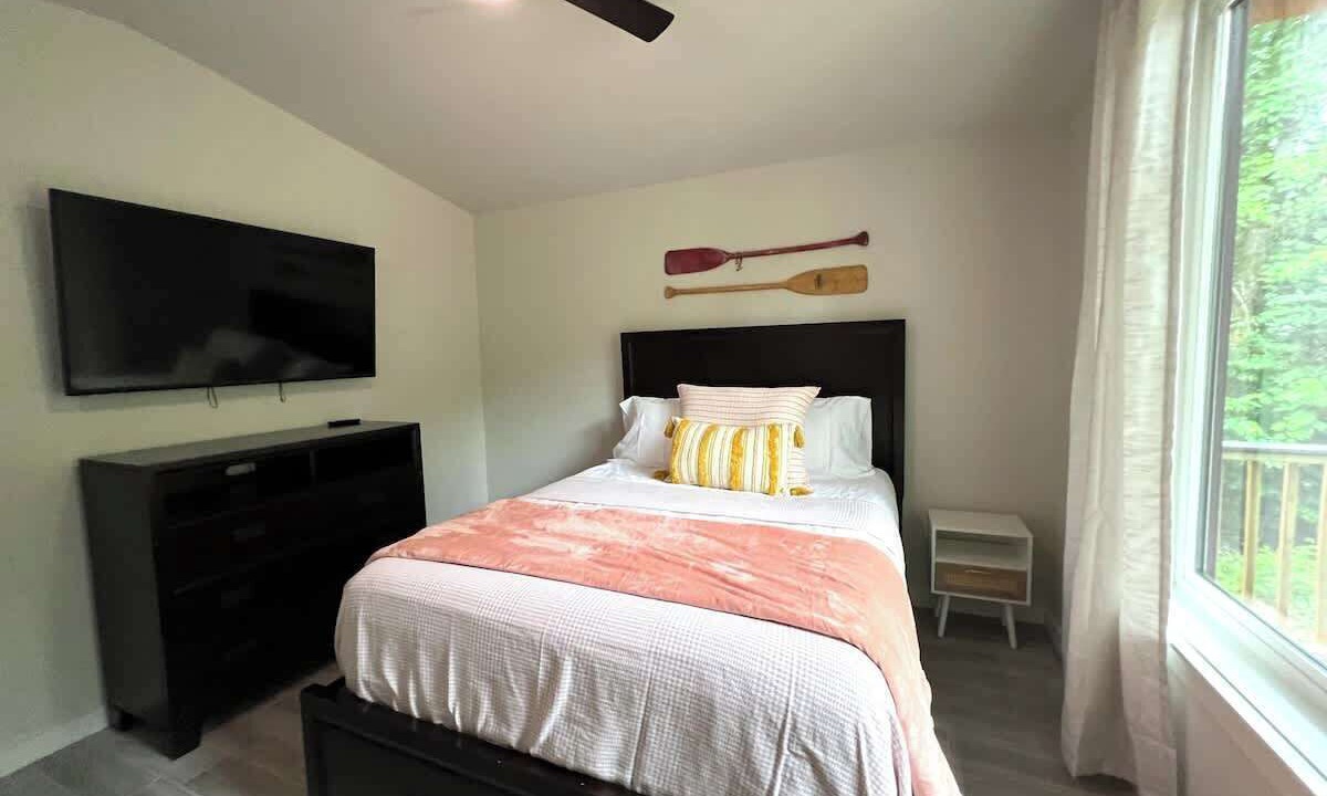 Photo of Bedroom in Grove