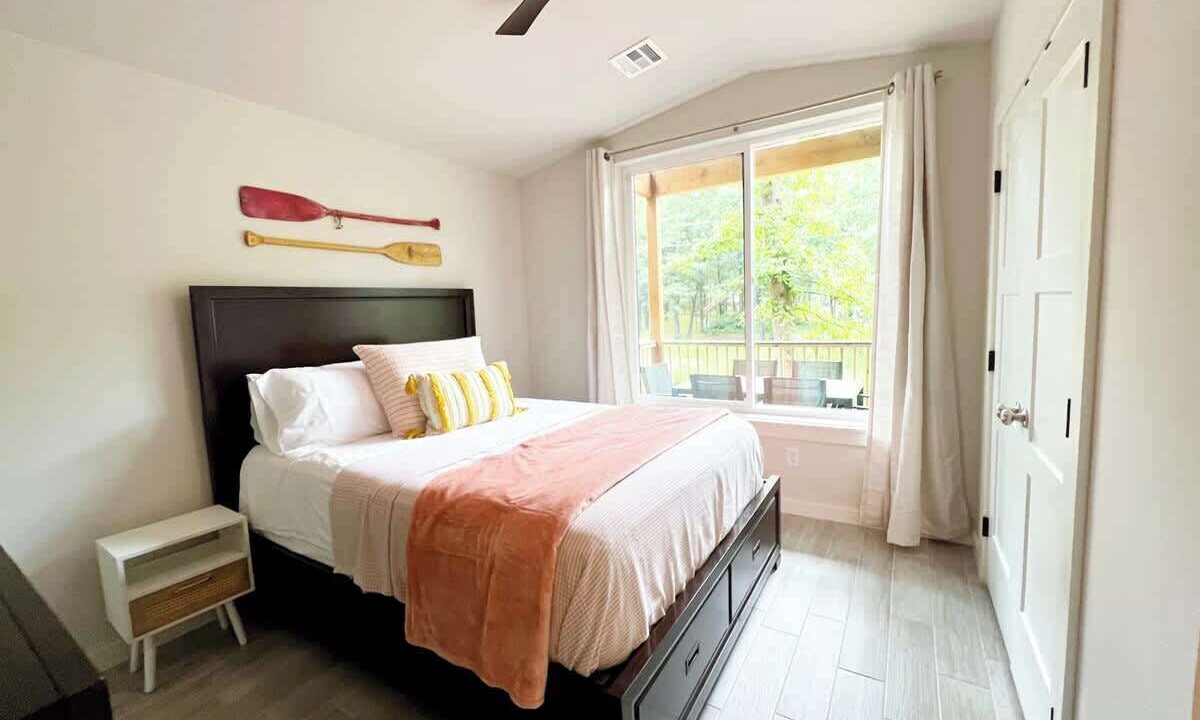 Photo of Bedroom in Grove