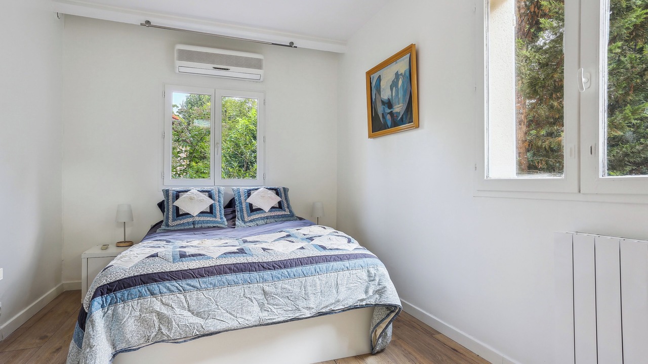 Photo of Bedroom in Saint-Cloud
