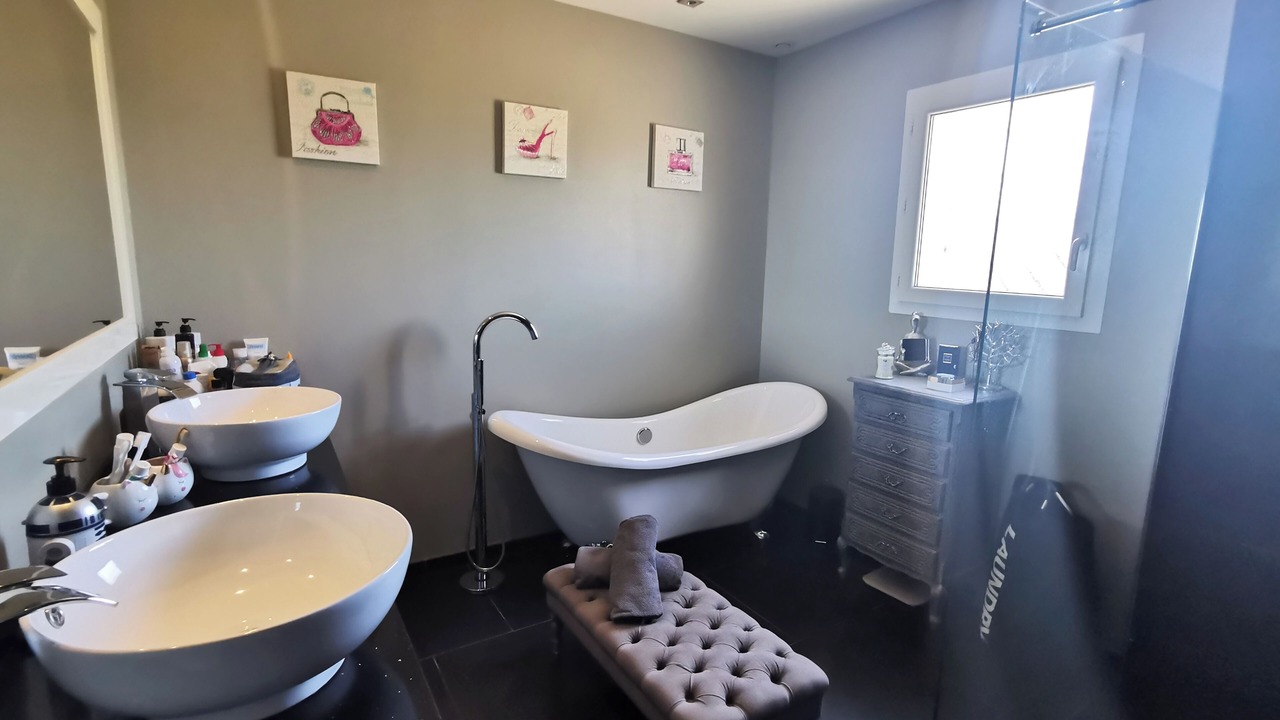 Photo of Bathroom in Pezens