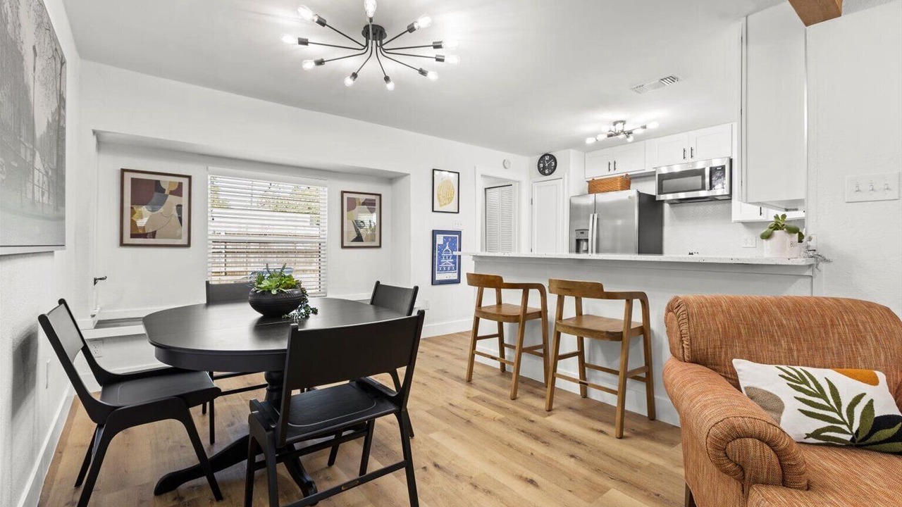 Photo of Livingroom in Central Arlington