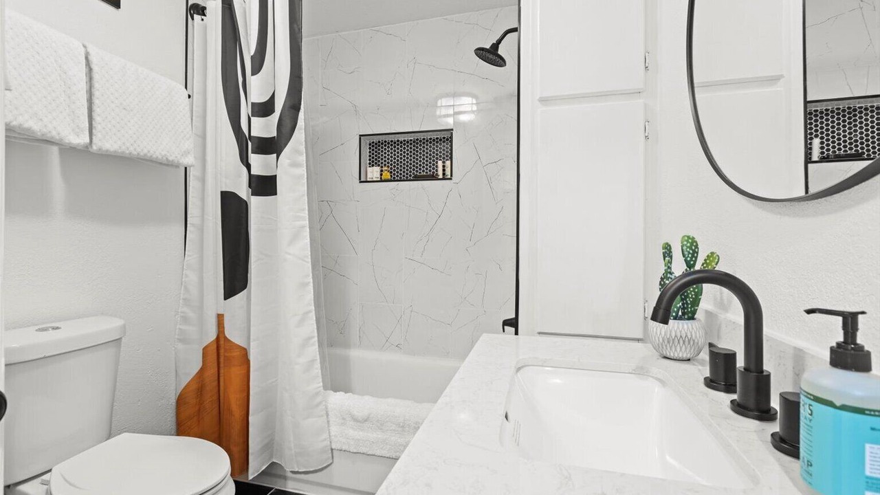Photo of Bathroom in Central Arlington