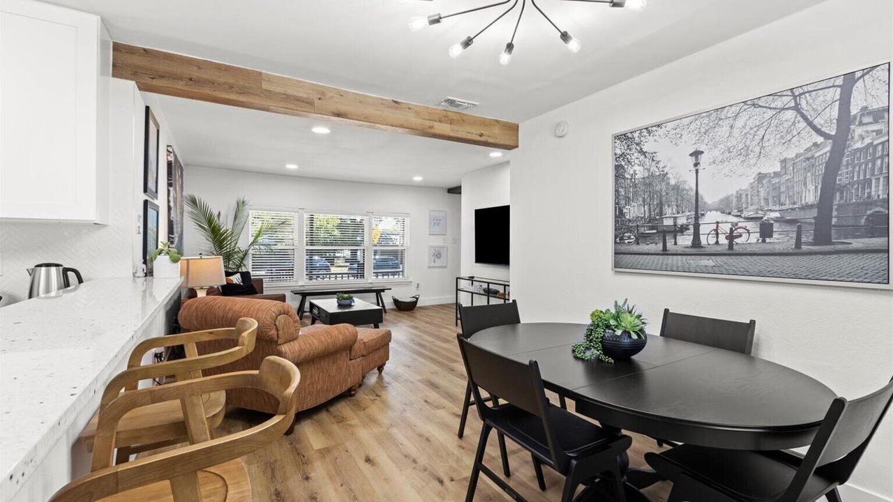Photo of Livingroom in Central Arlington