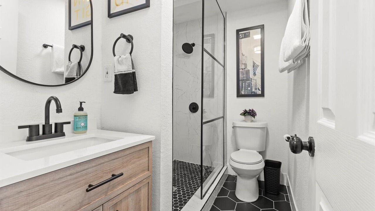 Photo of Bathroom in Central Arlington