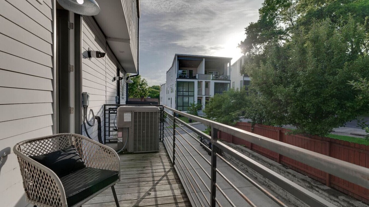 Photo of Patio Balcony in Eighth Avenue
