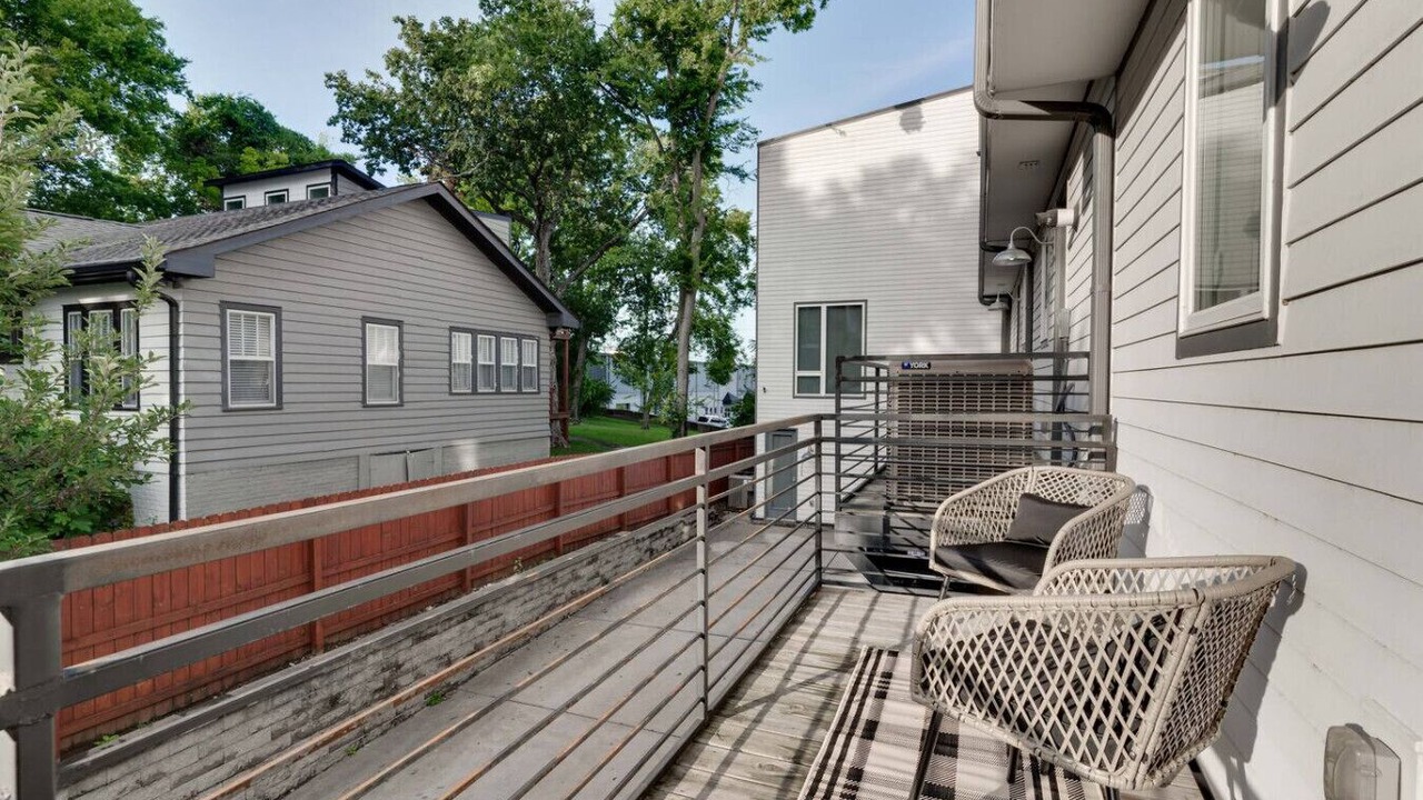 Photo of Patio Balcony in Eighth Avenue