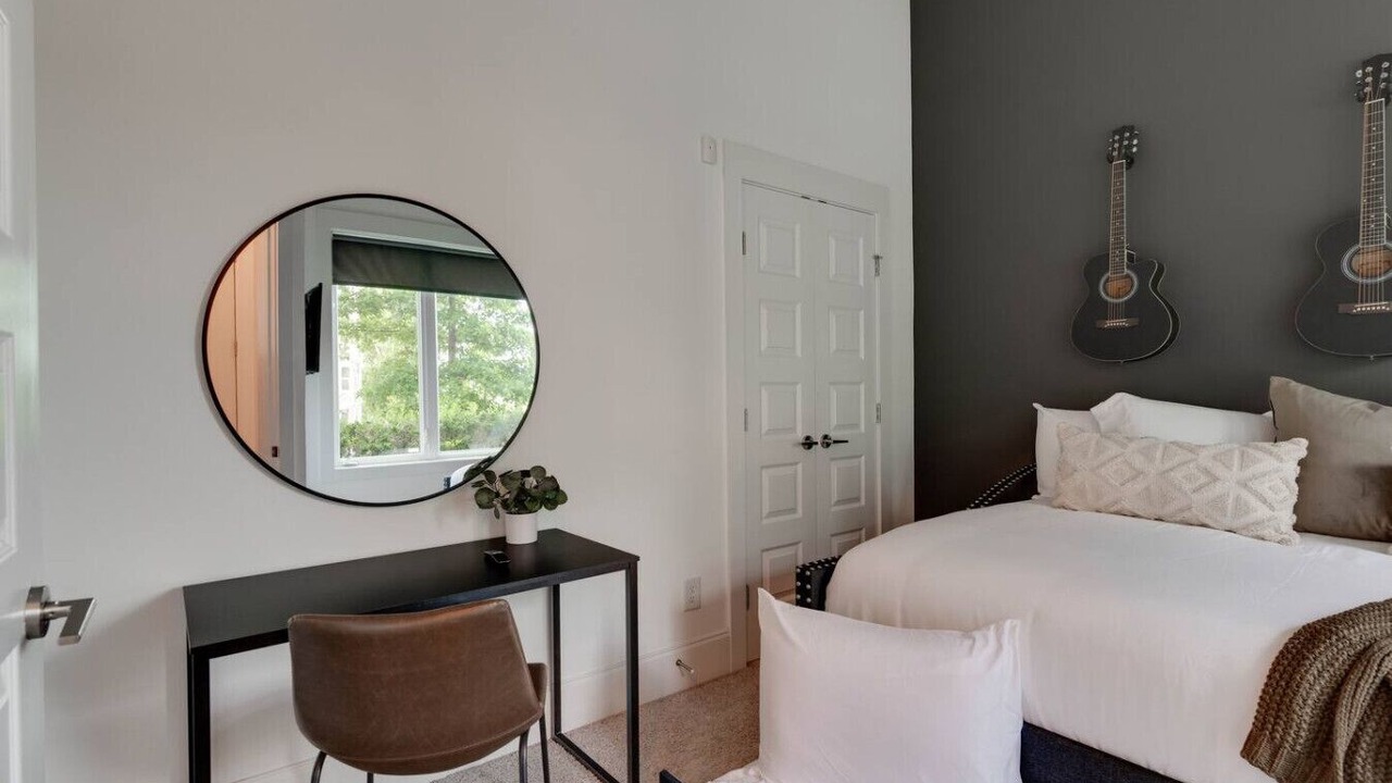 Photo of Bedroom in Eighth Avenue