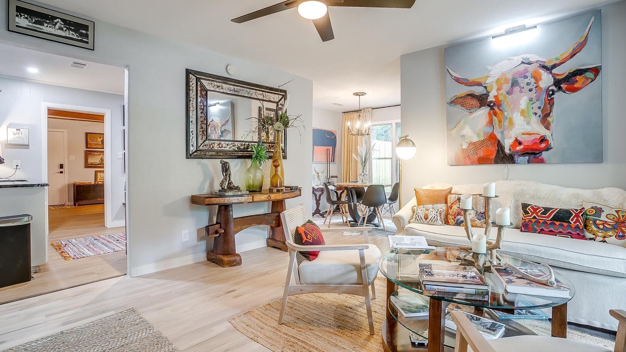 Photo of Livingroom in River Oaks