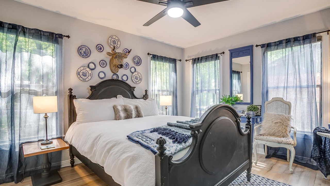 Photo of Bedroom in River Oaks