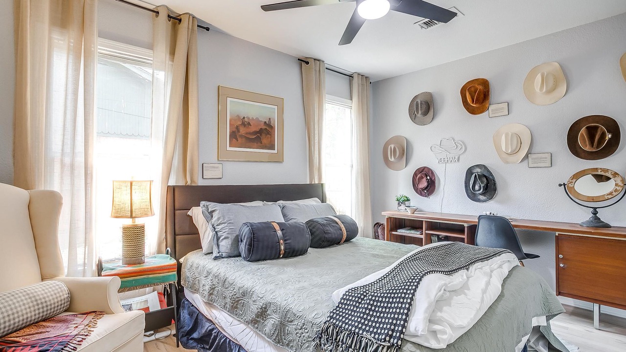 Photo of Bedroom in River Oaks