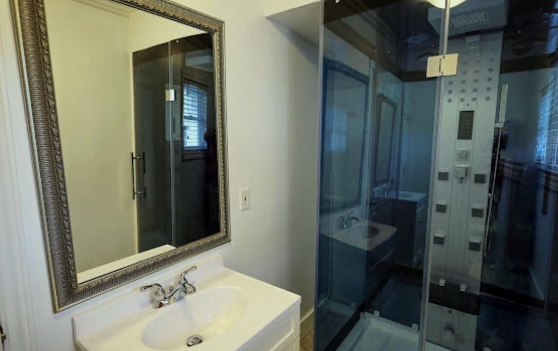 Photo of Bathroom in Lavigne