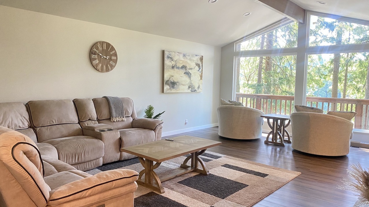 Photo of Livingroom in West Hills