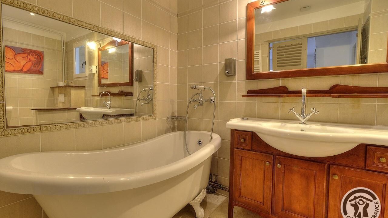 Photo of Bathroom in Grezieu-la-Varenne