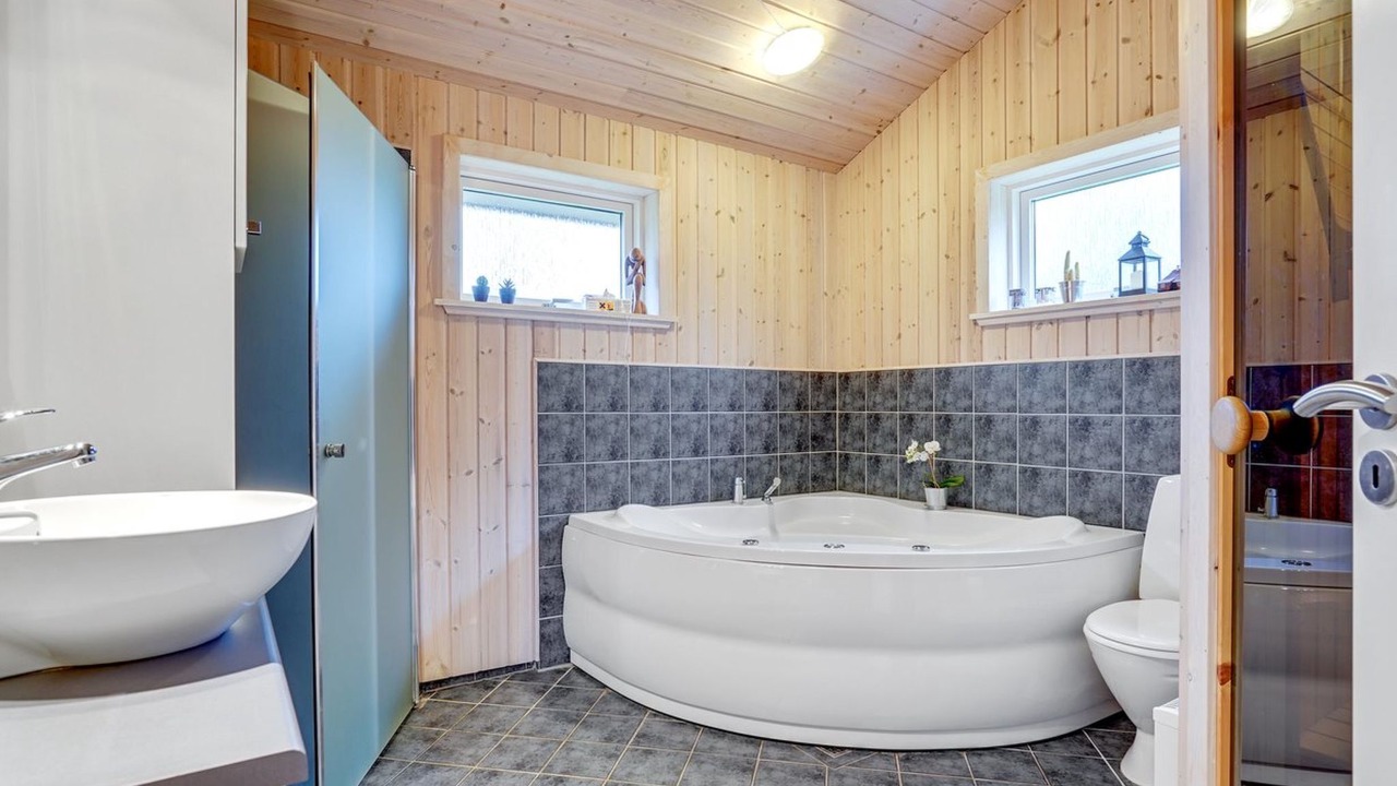 Photo of Bathroom in Hou