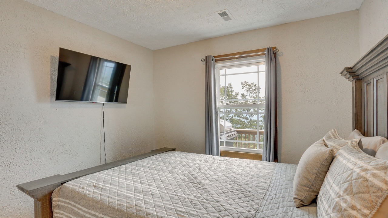 Photo of Bedroom in Flat Rock