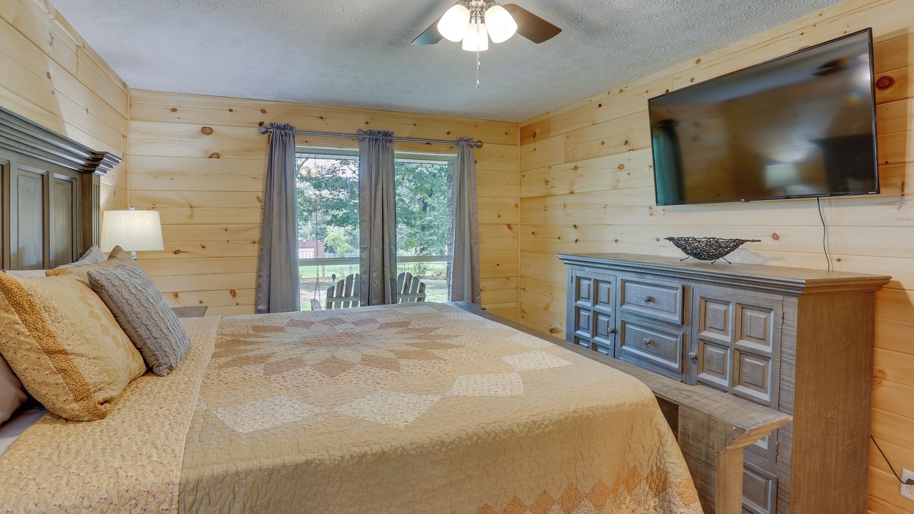 Photo of Bedroom in Flat Rock