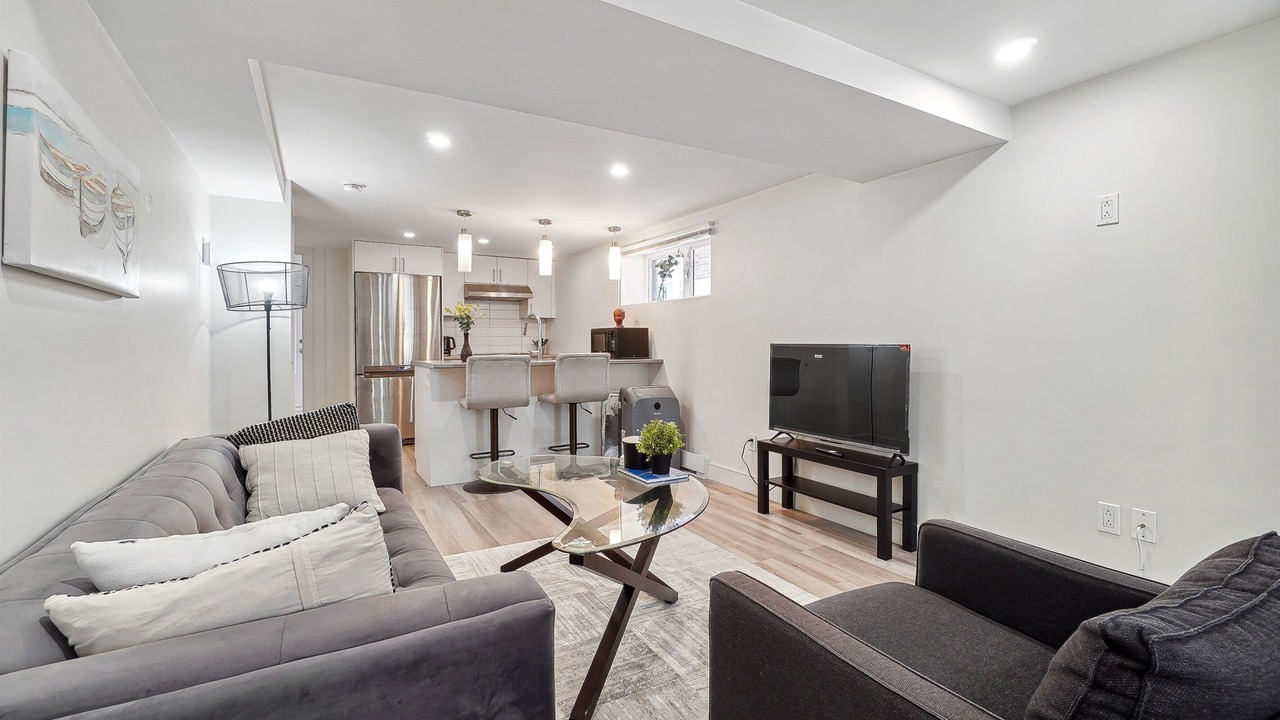 Photo of Livingroom in Cote-Des-Neiges—Notre-Dame-De-Grace