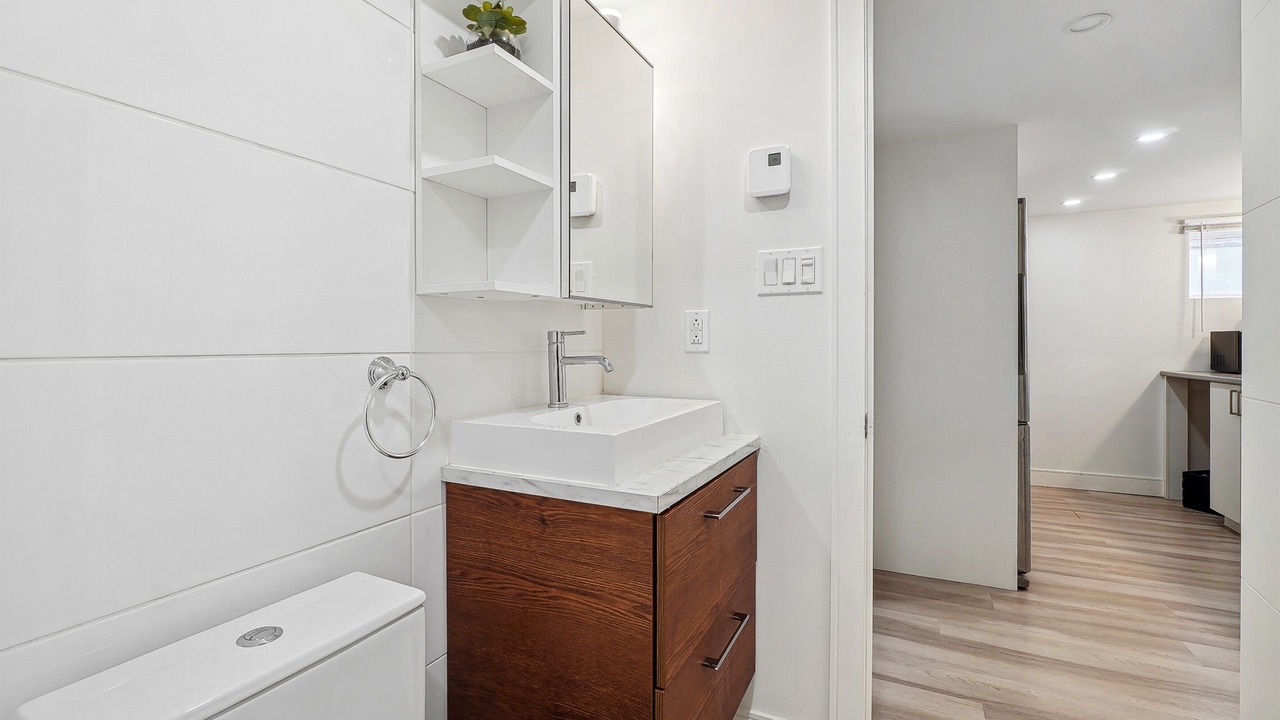 Photo of Bathroom in Cote-Des-Neiges—Notre-Dame-De-Grace