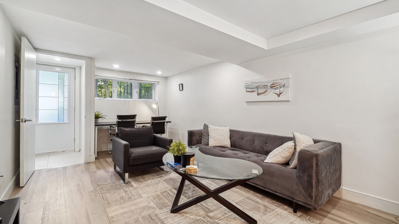 Photo of Livingroom in Cote-Des-Neiges—Notre-Dame-De-Grace