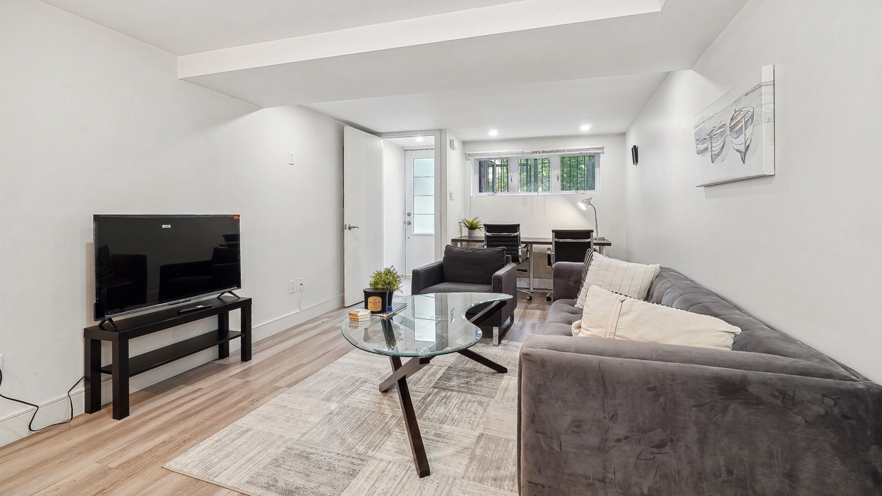 Photo of Livingroom in Cote-Des-Neiges—Notre-Dame-De-Grace
