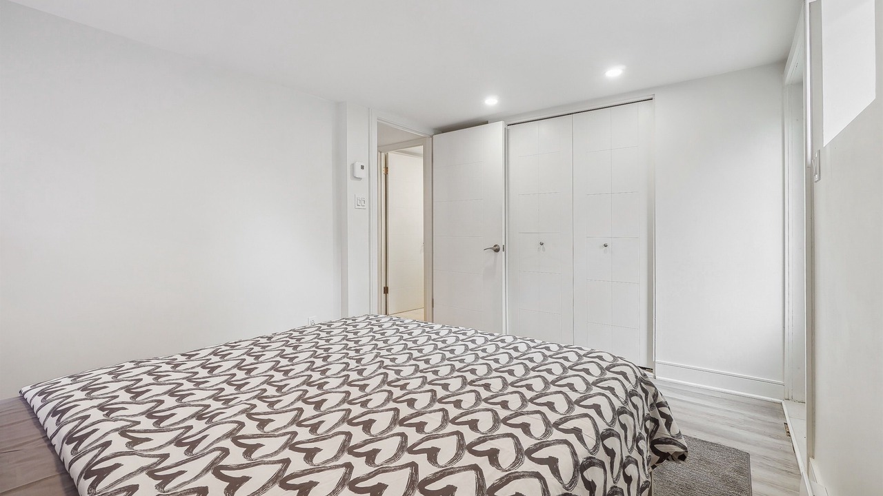 Photo of Bedroom in Cote-Des-Neiges—Notre-Dame-De-Grace