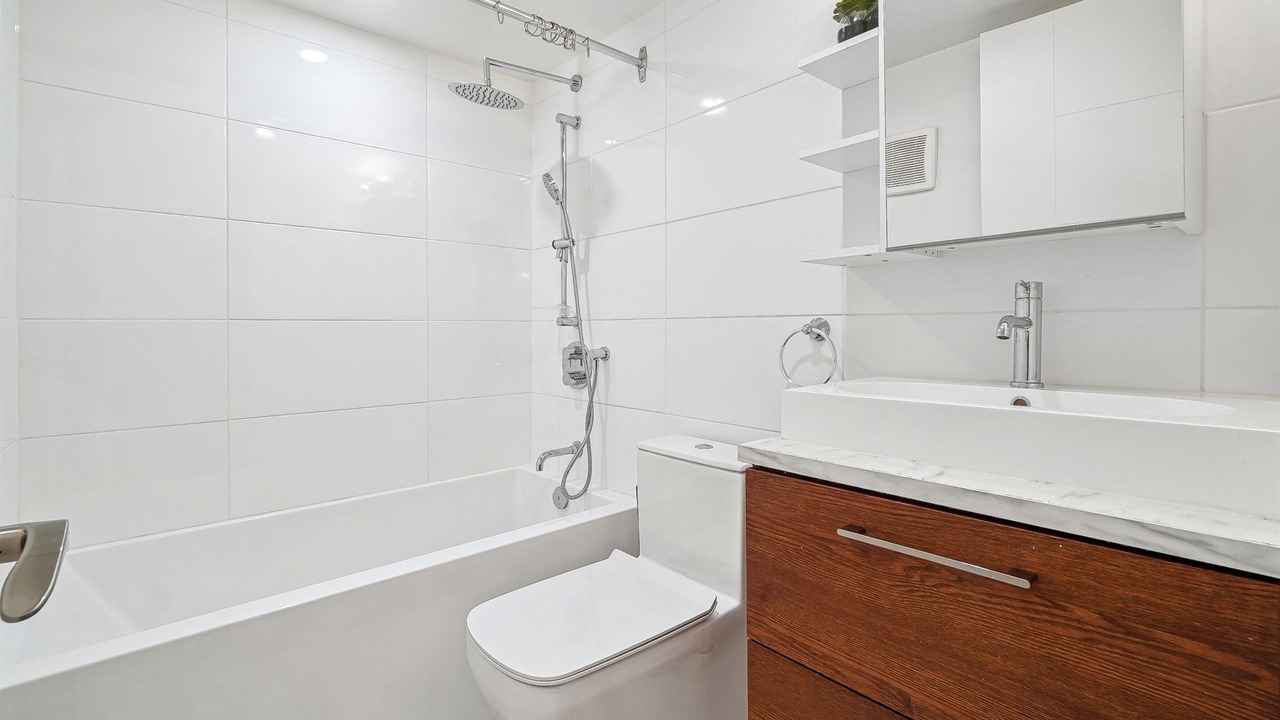 Photo of Bathroom in Cote-Des-Neiges—Notre-Dame-De-Grace