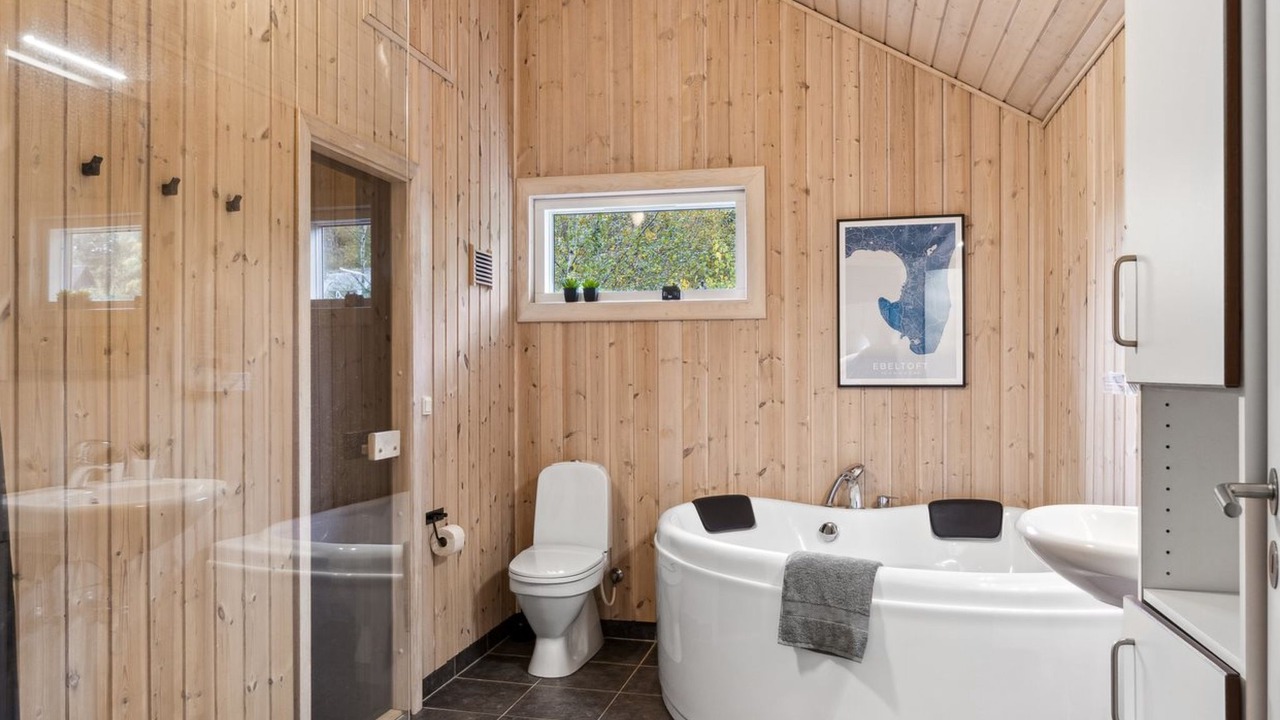 Photo of Bathroom in Femmøller