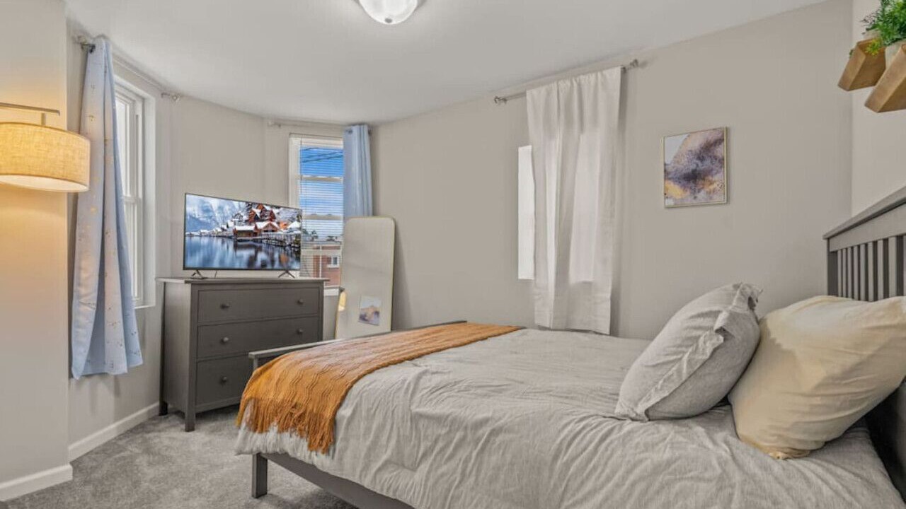 Photo of Bedroom in Olney-Oak Lane