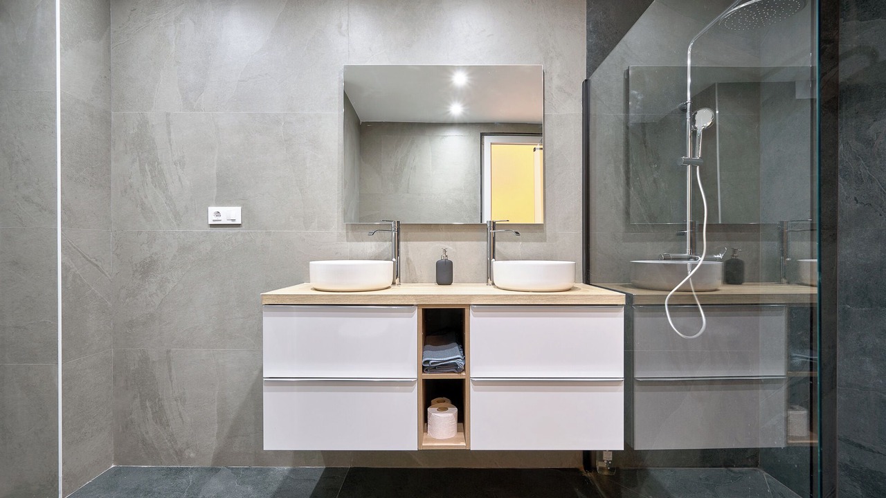 Photo of Bathroom in Logrono Historic Centre