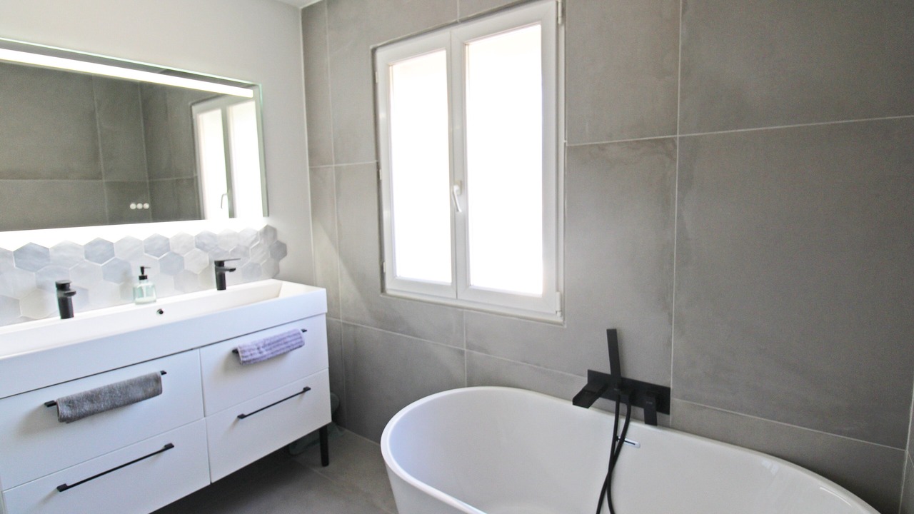 Photo of Bathroom in La Seyne-sur-Mer